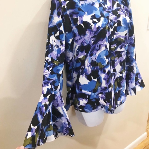 H Halston Floral Tie Back Bell Sleeve Blouse M - Picture 4 of 12